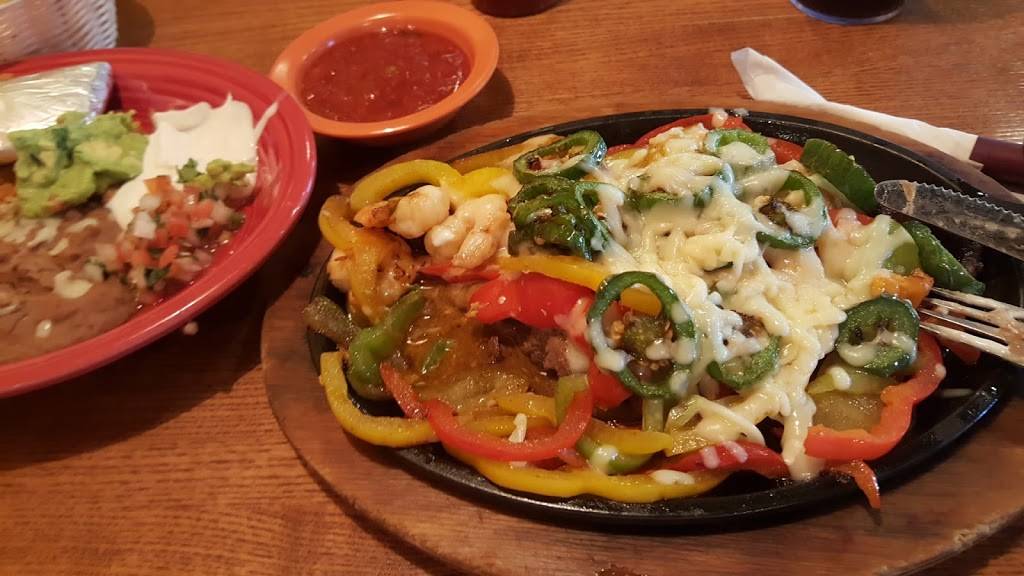 La Fuente Mexican Restaurant | restaurant | 1255 NE Douglas St, Lees Summit, MO 64086, USA | 8165244666 OR +1 816-524-4666