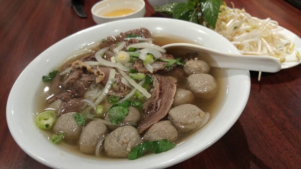 Phở Việt Nam 999 Oshawa | restaurant | 299 King St W, Oshawa, ON L1J 2J8, Canada | 9057288999 OR +1 905-728-8999