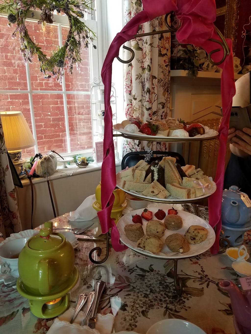 TranquilaTEA Tea Room and Gift Shop | cafe | 117 W Main St, Waynesboro, PA 17268, USA | 7177658327 OR +1 717-765-8327