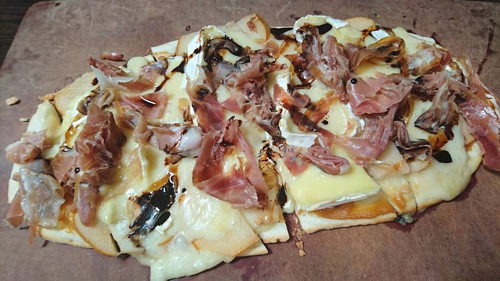 Play Urban Café | restaurant | 253 Taylor Rd, Niagara-on-the-Lake, ON L0S 1J0, Canada | 9056882550 OR +1 905-688-2550