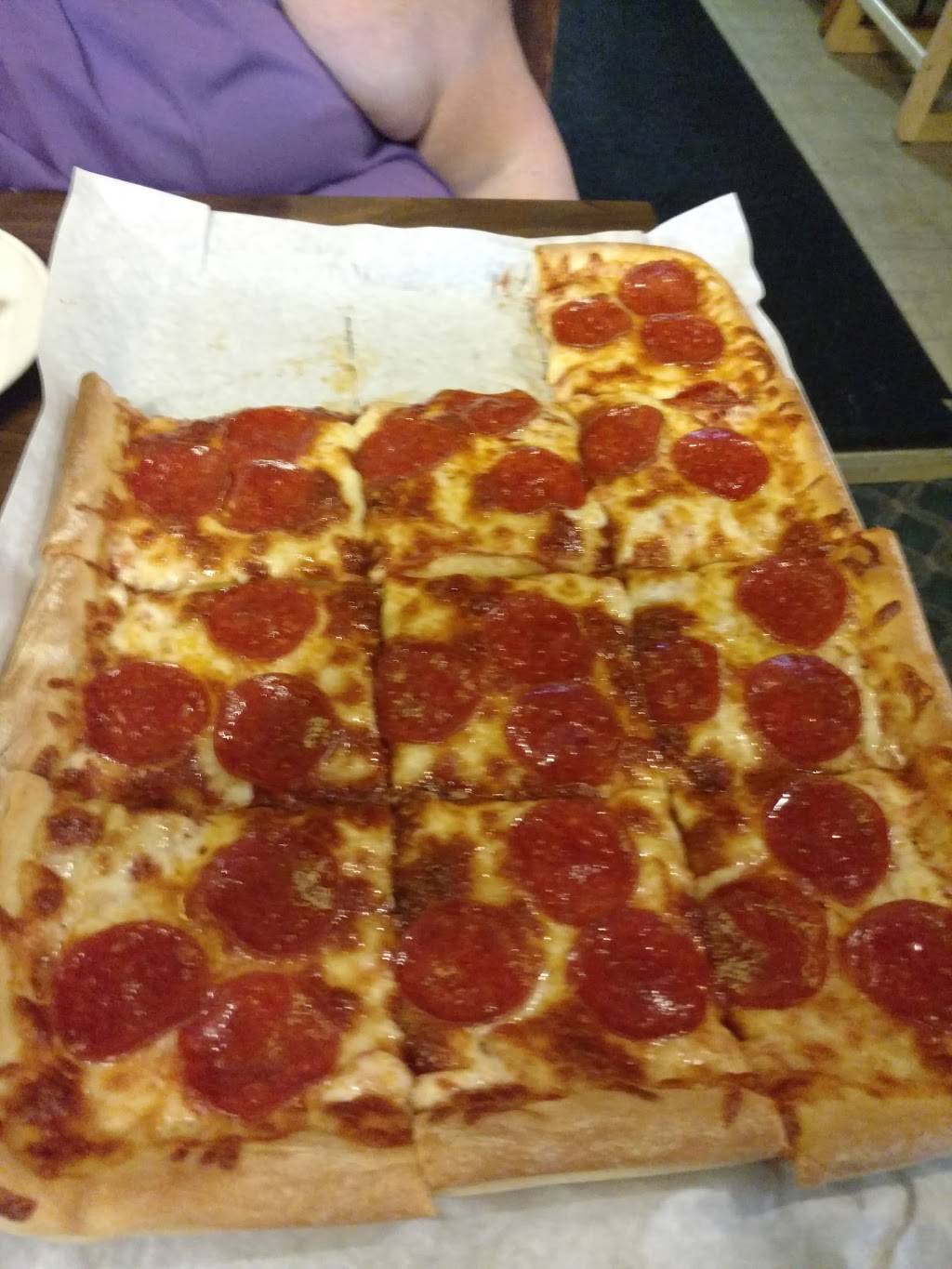 Farinacci Pizza | restaurant | 9385 Olde 8 Rd, Northfield, OH 44067, USA | 3304677919 OR +1 330-467-7919