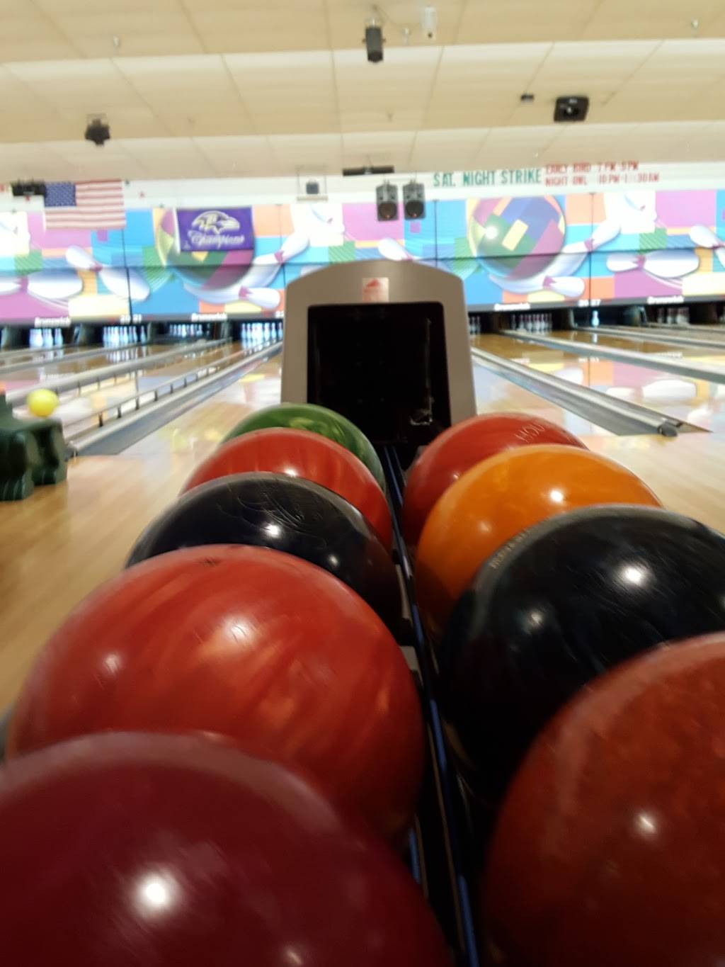 Forest Hill Lanes | restaurant | 1 Maurice Dr, Forest Hill, MD 21050, USA | 4108384477 OR +1 410-838-4477