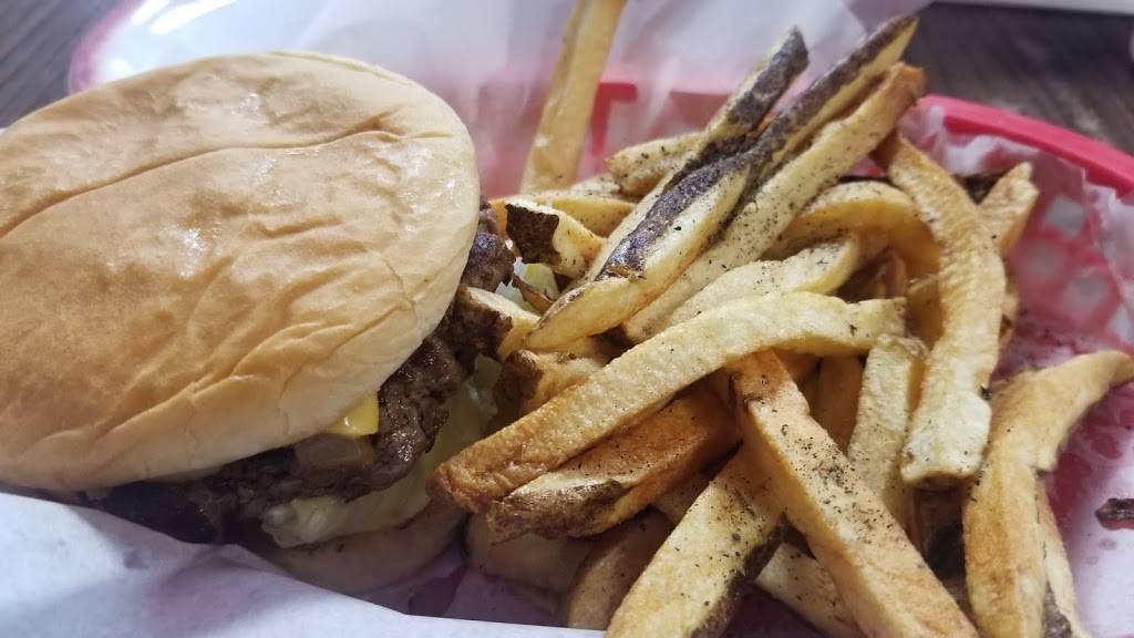 Badger Den | restaurant | 205 E Lindsey St, Elmore City, OK 73433, USA | 5807884106 OR +1 580-788-4106