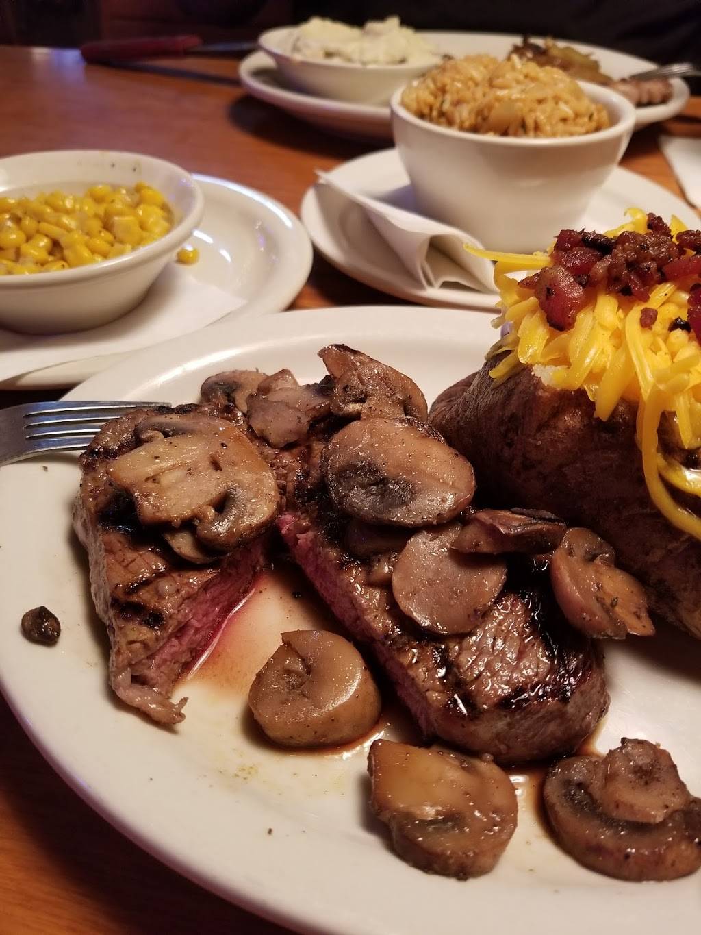 Texas Roadhouse | restaurant | 2751 SE Military Dr, San Antonio, TX 78223, USA | 2103331515 OR +1 210-333-1515