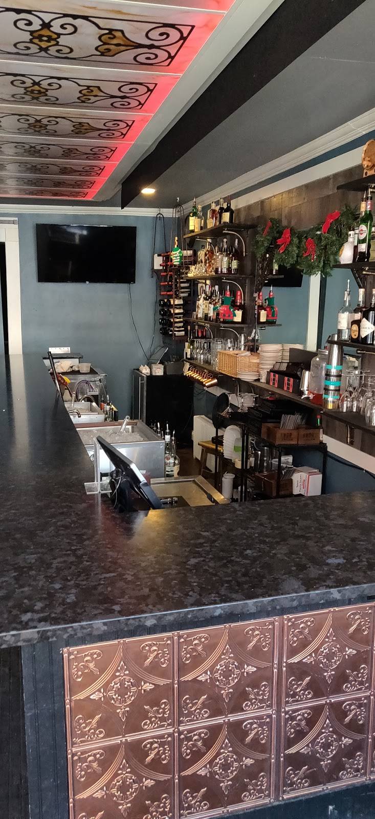 Tarbenders Lounge | restaurant | 10 S King St, Leesburg, VA 20175, USA | 5712919446 OR +1 571-291-9446