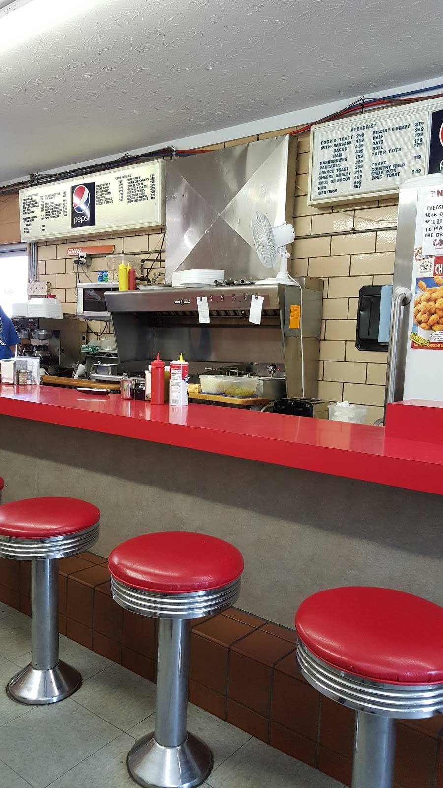 Mels Diner | meal takeaway | 103 S Riverside Dr, Hamilton, OH 45011, USA | 5138639210 OR +1 513-863-9210