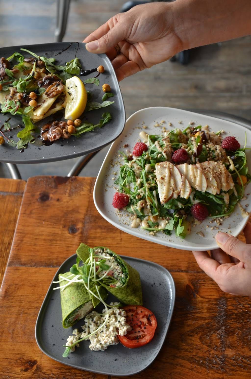 Restaurant La vie La vie comptoir santé | restaurant | 438 Avenue Saint-Simon, Saint-Hyacinthe, QC J2S 5C2, Canada | 4502527778 OR +1 450-252-7778