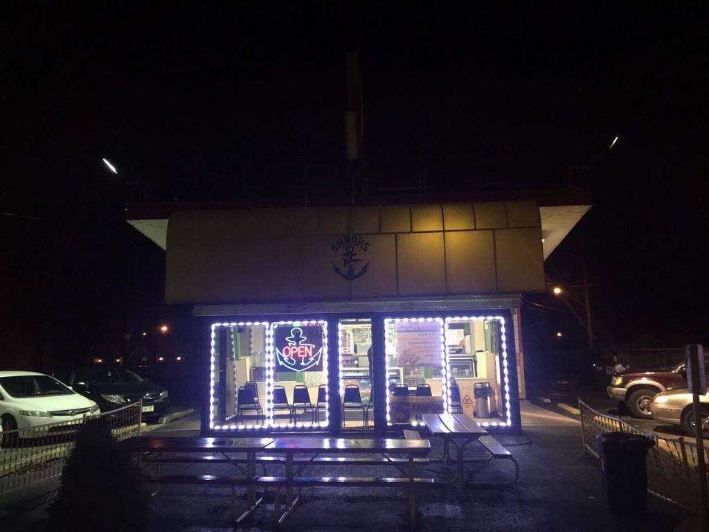 Sharks Fish & Chicken On 76 Street | restaurant | 5653 N 76th St, Milwaukee, WI 53218, USA | 4144661455 OR +1 414-466-1455