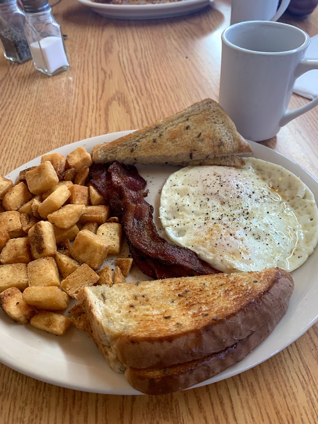 Eagle Nest Cafe | restaurant | 25 NM-38, Eagle Nest, NM 87718, USA | 5752523035 OR +1 575-252-3035