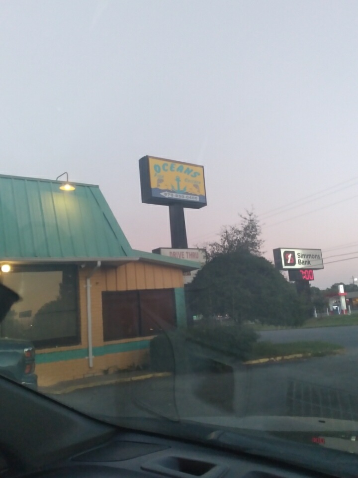 Oceans Fish And Chicken | restaurant | 2611 W 28th Ave, Pine Bluff, AR 71603, USA | 8708500400 OR +1 870-850-0400