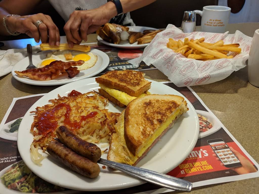 Dennys | restaurant | 371 Old Country Rd, Carle Place, NY 11514, USA | 5167439222 OR +1 516-743-9222