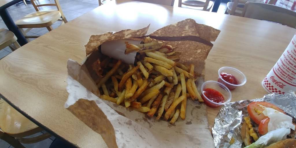 Five Guys | meal takeaway | 916 W Atlantic St, Emporia, VA 23847, USA | 4343483483 OR +1 434-348-3483