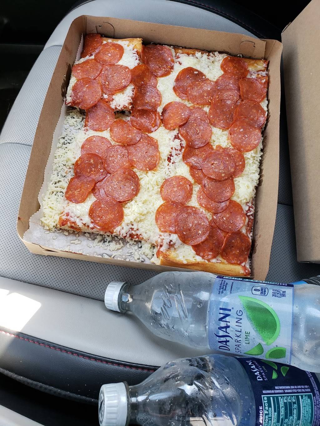 DiCarlos Pizza | Wellsburg | meal takeaway | 523 Commerce St, Wellsburg, WV 26070, USA | 3047379849 OR +1 304-737-9849