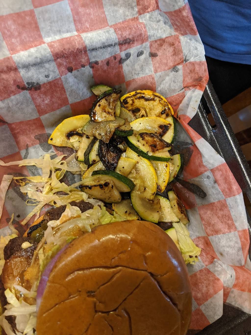 The Stolen Coin Oyster Bar & Bistro | restaurant | 110 S Main St, Gainesboro, TN 38562, USA | 9312682646 OR +1 931-268-2646