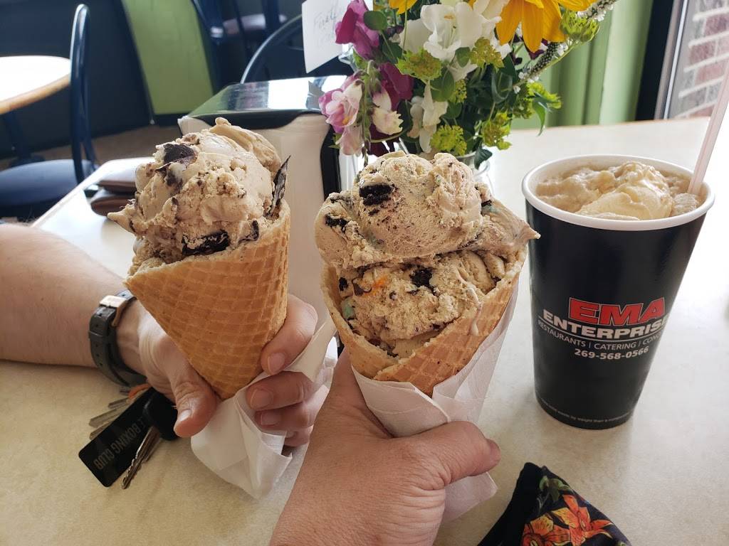 Treat Street | bakery | 3023 Oakland Dr, Kalamazoo, MI 49008, USA | 2697437137 OR +1 269-743-7137