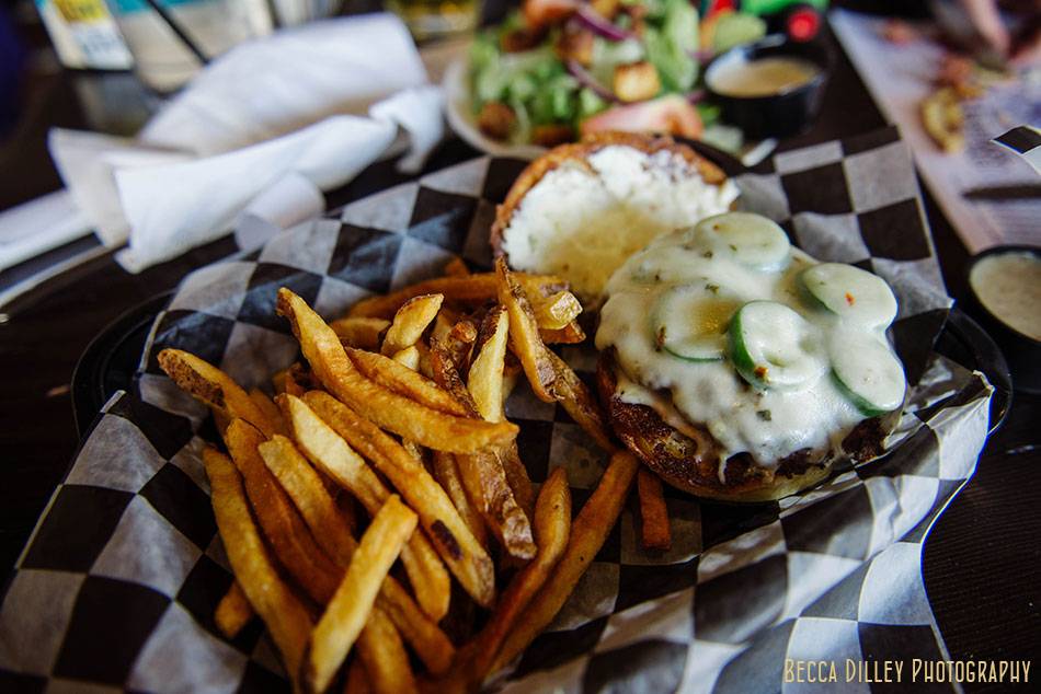 Peppers and Fries | restaurant | 3900 E Lake St, Minneapolis, MN 55406, USA | 6123536730 OR +1 612-353-6730