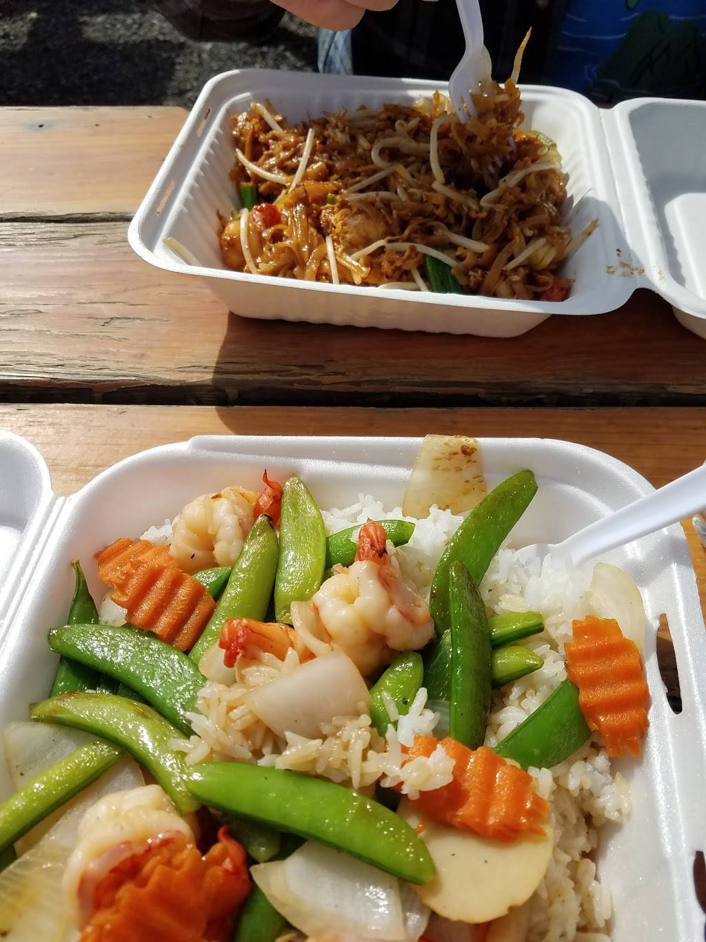 Lampoeis Thai Kitchen | restaurant | 108 OR-35, Hood River, OR 97031, USA | 5413400576 OR +1 541-340-0576