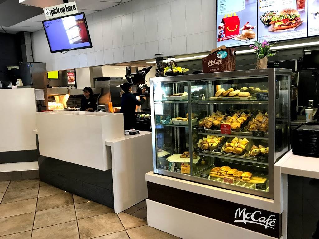 McDonalds | cafe | 3510 Derry Rd E, Mississauga, ON L4T 3V7, Canada | 9056778711 OR +1 905-677-8711