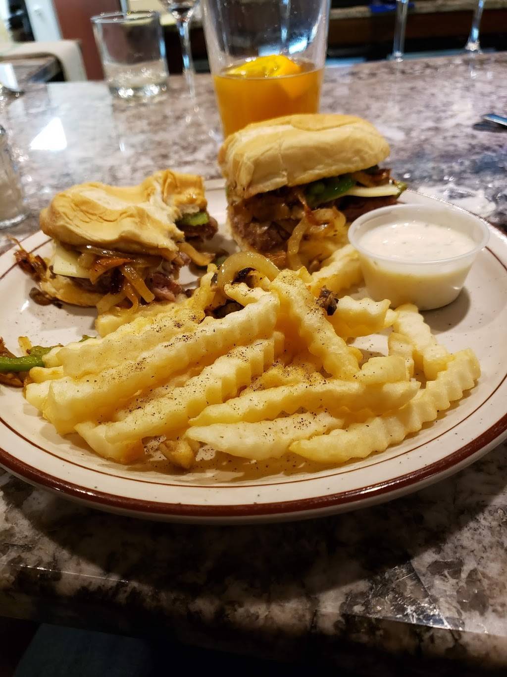 Pub19 Bar & Grill | restaurant | 1665 IA-86, Spirit Lake, IA 51360, USA | 7123328142 OR +1 712-332-8142