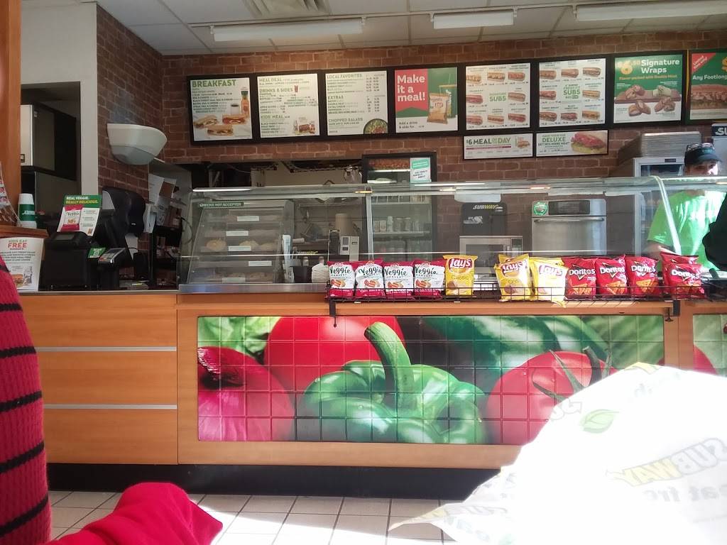 Subway | restaurant | 7200 N Kickapoo-Edwards Rd, Edwards, IL 61528, USA | 3096916269 OR +1 309-691-6269