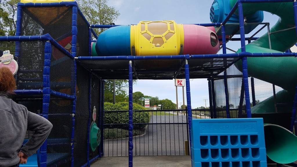 Burger King | restaurant | 10097 Seneca Trail, Lewisburg, WV 24901, USA | 3046453007 OR +1 304-645-3007