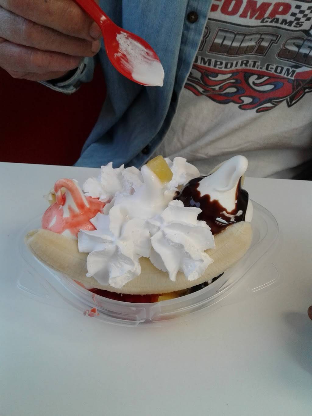 Dairy Queen | restaurant | 121 Carl Perkins Pkwy, Tiptonville, TN 38079, USA | 7312536311 OR +1 731-253-6311