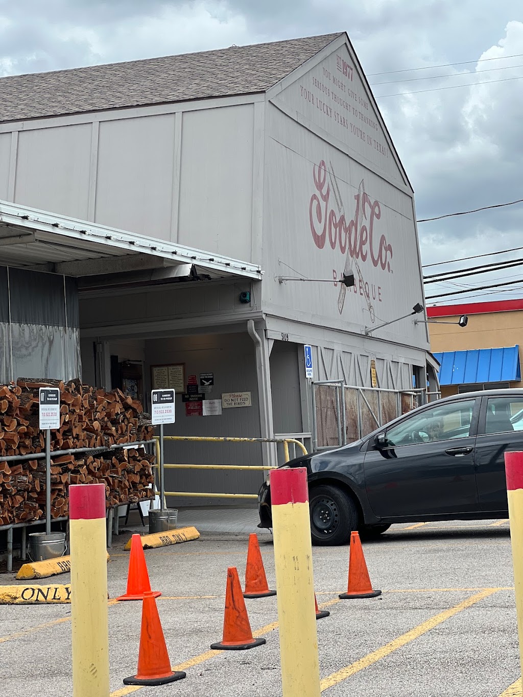Goode Company Barbeque Hall of Flame | restaurant | 5015 Kirby Dr, Houston, TX 77098, USA | 7132246633 OR +1 713-224-6633
