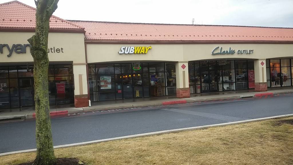 Subway | restaurant | 67 Outlet Square Space 67, Hershey, PA 17033, USA | 7172981244 OR +1 717-298-1244