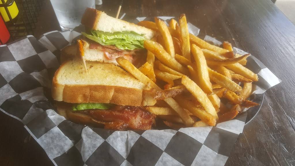 Peppers and Fries | restaurant | 3900 E Lake St, Minneapolis, MN 55406, USA | 6123536730 OR +1 612-353-6730