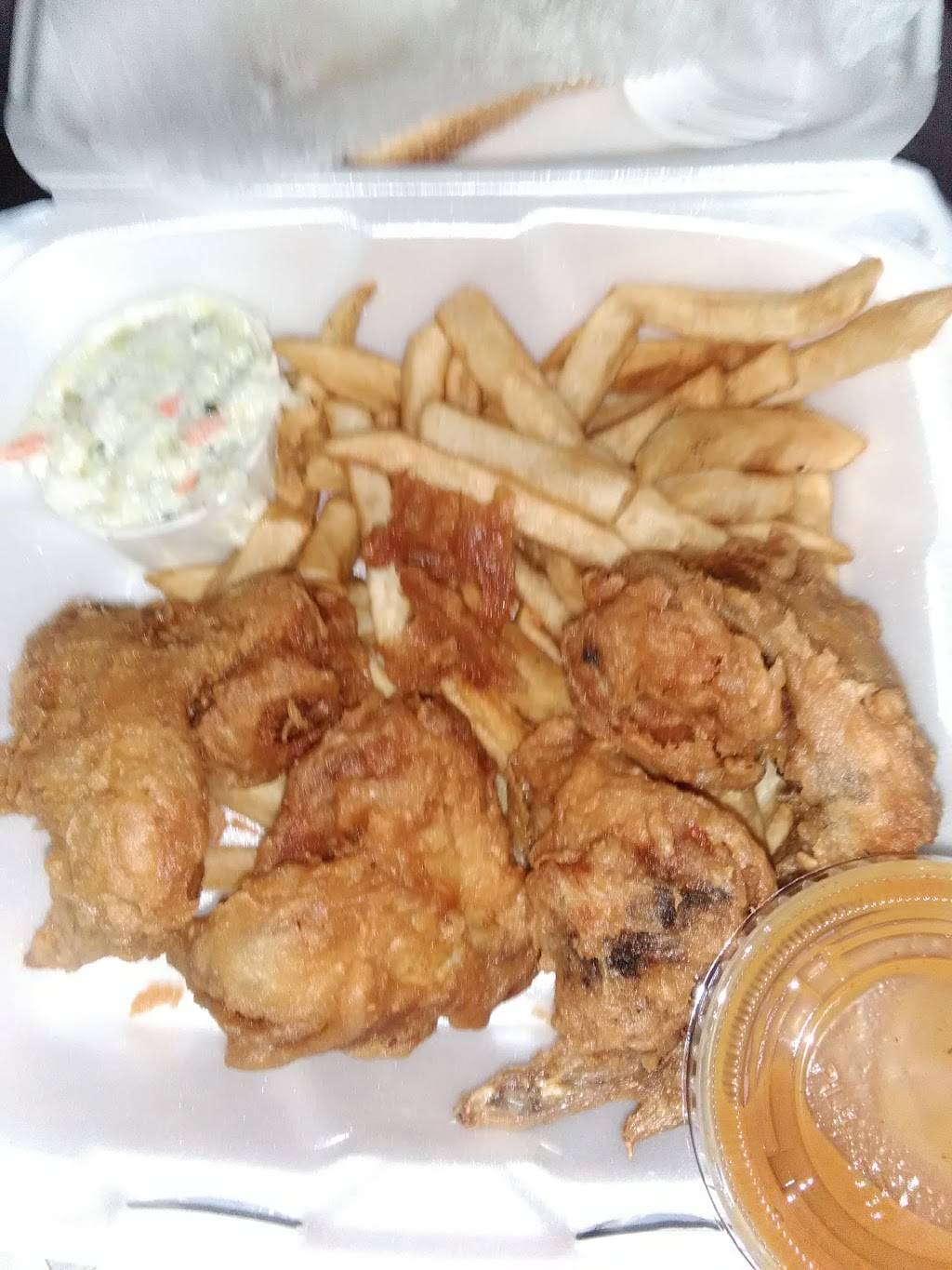 Kims Wings | restaurant | 14909 St Clair Ave, Cleveland, OH 44110, USA | 2166816644 OR +1 216-681-6644