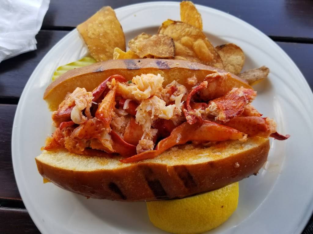 Lobsterville Bar & Grille | restaurant | 8 Circuit Avenue Extension, Oak Bluffs, MA 02557, USA | 5086960099 OR +1 508-696-0099