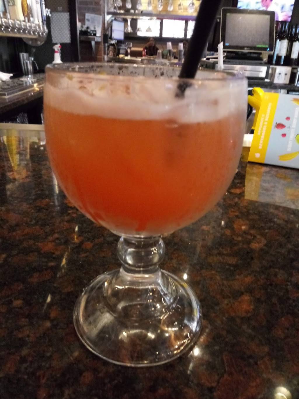 IHOP & Applebees | restaurant | 333 E Jefferson Ave, Detroit, MI 48226, USA | 3138795141 OR +1 313-879-5141