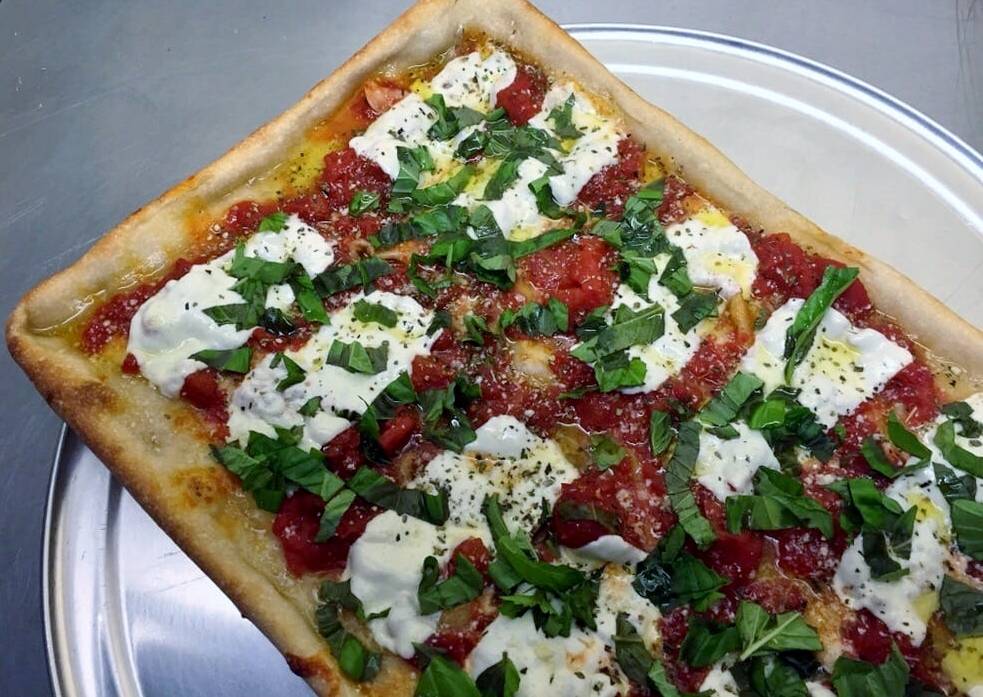 Crown Pizza | restaurant | 5663 Main St, Trumbull, CT 06611, USA | 2032683700 OR +1 203-268-3700