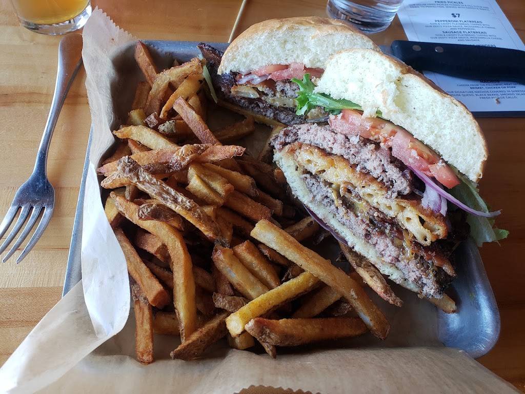 Burgers And Bottles | restaurant | 1278 Lone Oak Rd, Eagan, MN 55121, USA | 6513407175 OR +1 651-340-7175