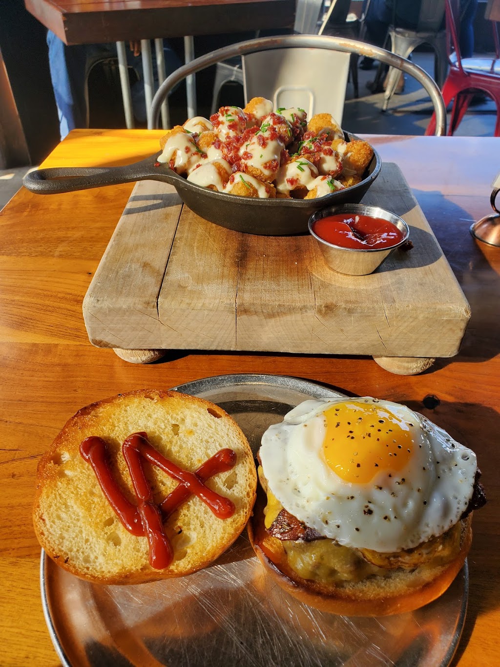 Stout Burgers & Beers | restaurant | 1544 N Cahuenga Blvd, Los Angeles, CA 90028, USA | 3234693801 OR +1 323-469-3801