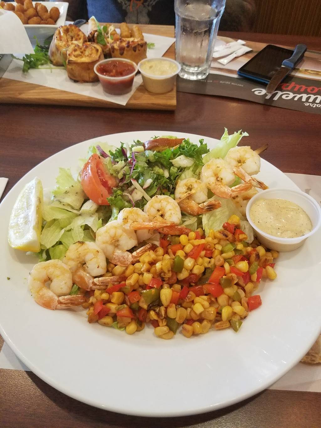 Mikes Kirkland | restaurant | 2945 Boulevard Saint-Charles, Kirkland, QC H9H 3B5, Canada | 5146958720 OR +1 514-695-8720