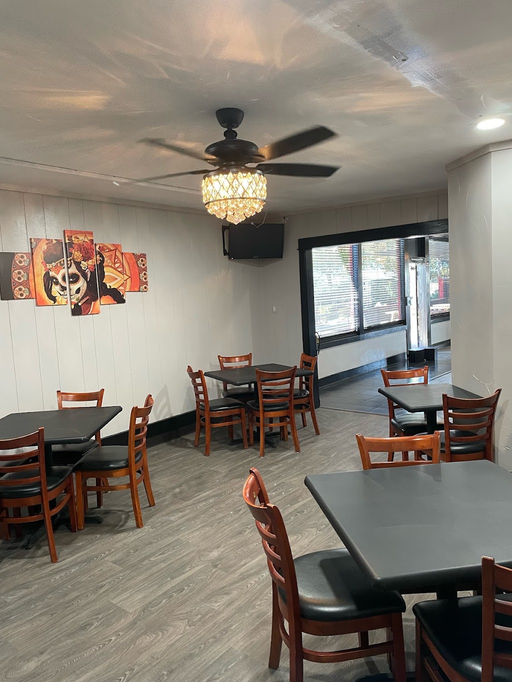 Cantina Los Primos Tacos y Cerveza | restaurant | 392 W Main St, Woodland, CA 95695, USA | 5303224003 OR +1 530-322-4003