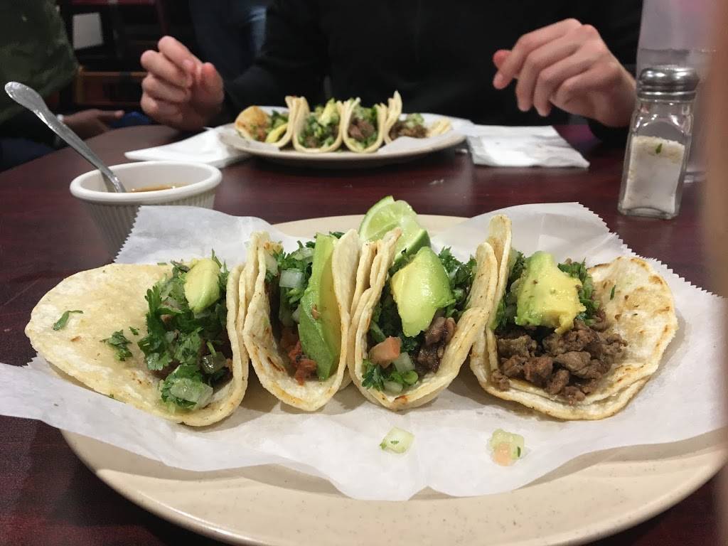 Taqueria El Amigo | restaurant | 196 Willow St, Waltham, MA 02453, USA | 7816427410 OR +1 781-642-7410