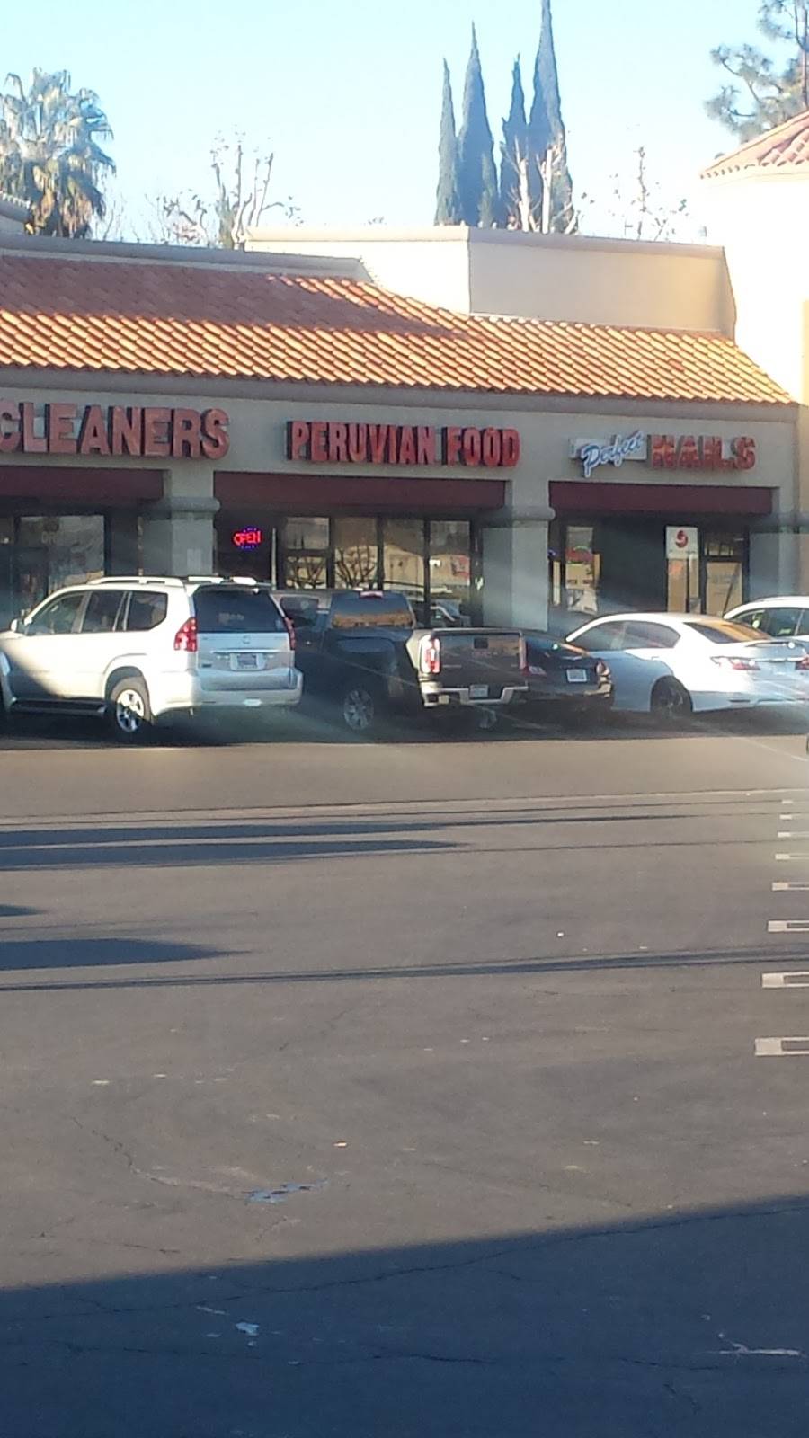 El Incomparable Peruvian Cuisine | restaurant | 19315 Saticoy St Unit H, Reseda, CA 91335, USA | 8185857506 OR +1 818-585-7506