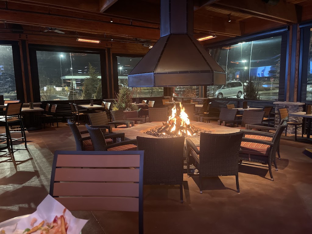 Lazy Dog Restaurant & Bar | restaurant | 1775 W 22nd St, Oak Brook, IL 60523, USA | 6305264308 OR +1 630-526-4308