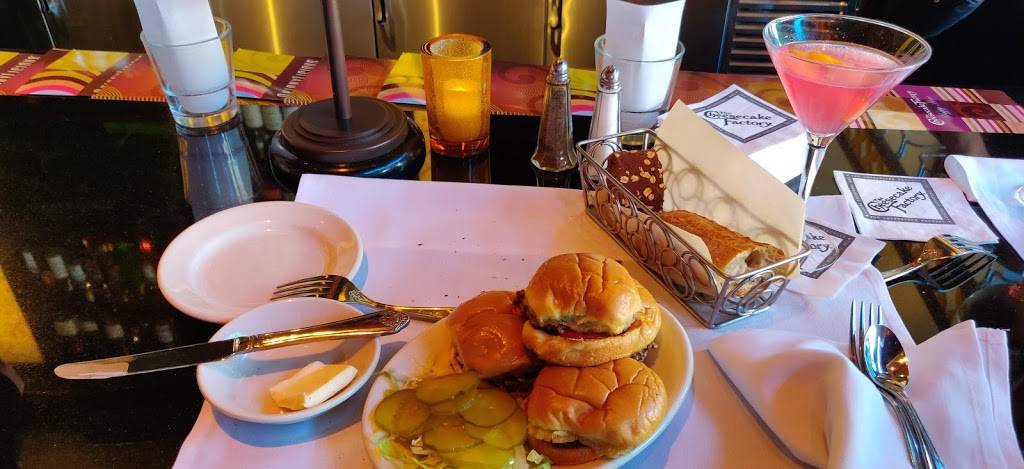 The Cheesecake Factory | restaurant | 600 Town Center Dr, Oxnard, CA 93036, USA | 8052788878 OR +1 805-278-8878