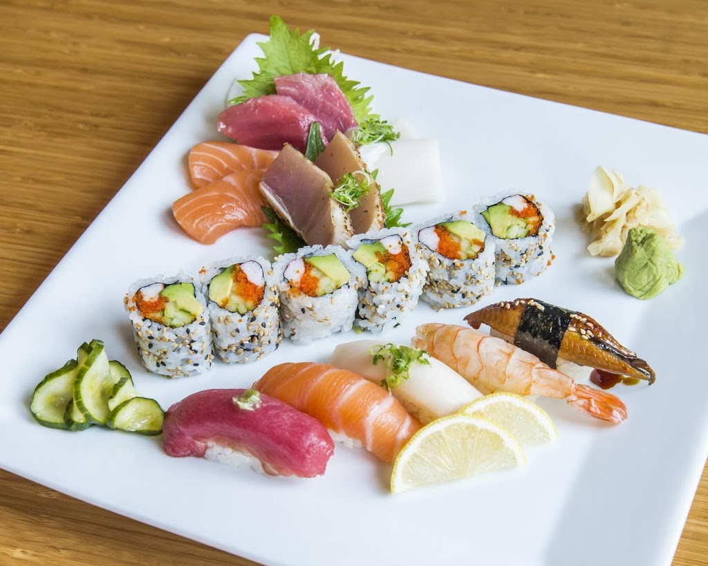 Sumo Sushi Bar & Bar | restaurant | 122 E Washington St, Iowa City, IA 52240, USA | 3195692913 OR +1 319-569-2913