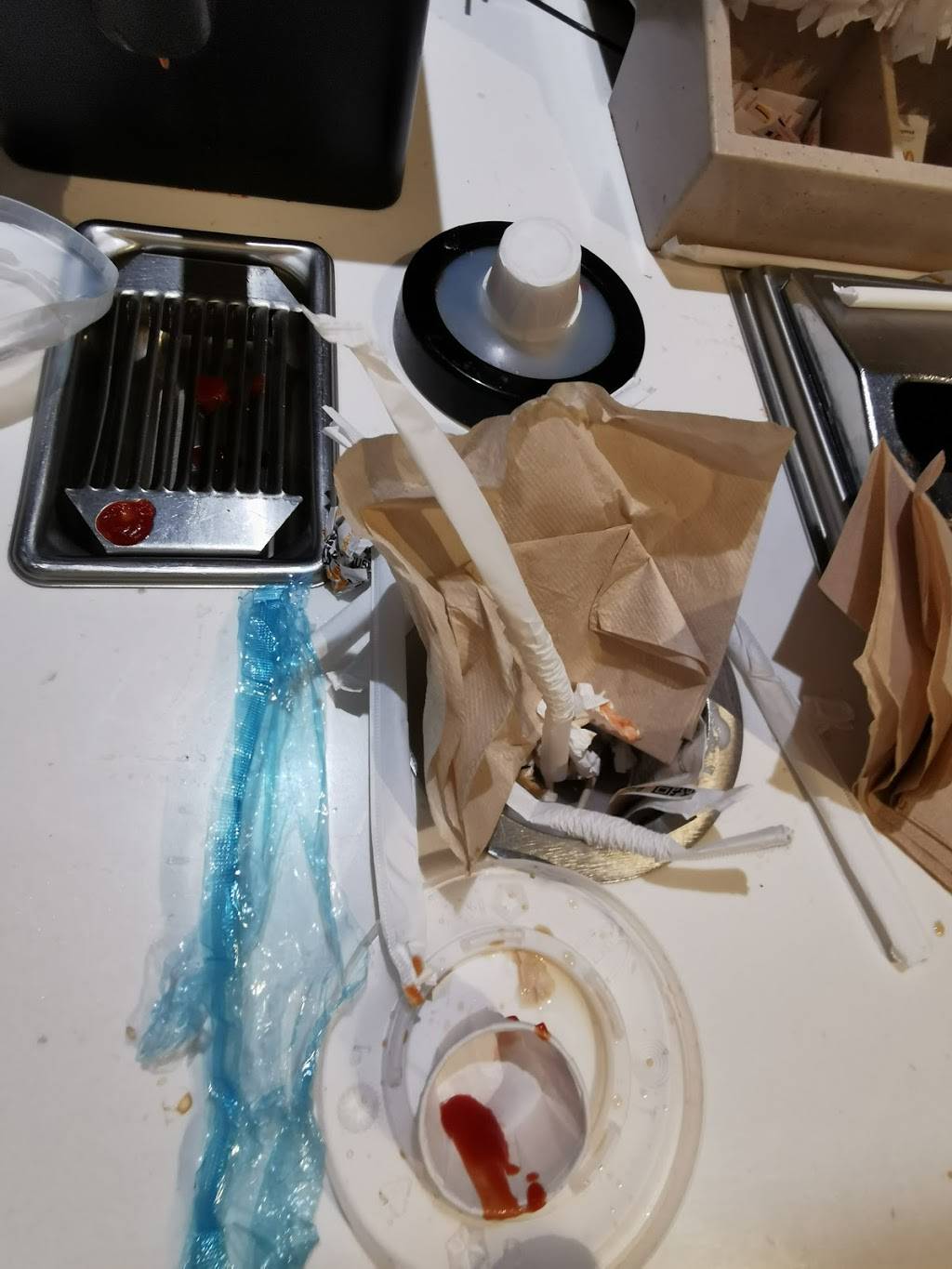 McDonalds | cafe | 5401 Boulevard des Galeries, Québec, QC G2K 1N4, Canada | 4186227351 OR +1 418-622-7351