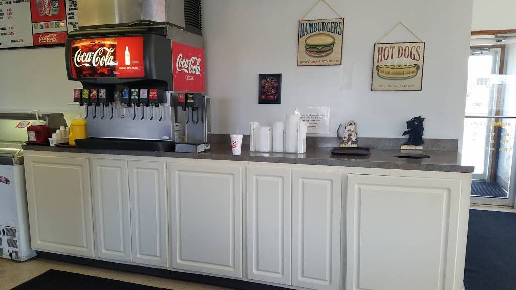 Dog Shed | restaurant | 506 N Main St, Walton, IN 46994, USA | 5746262717 OR +1 574-626-2717