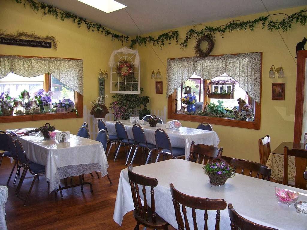 Pattis Pantry & Country Store | restaurant | 2485 Dewey Ave, Rochester, NY 14616, USA | 5856212010 OR +1 585-621-2010