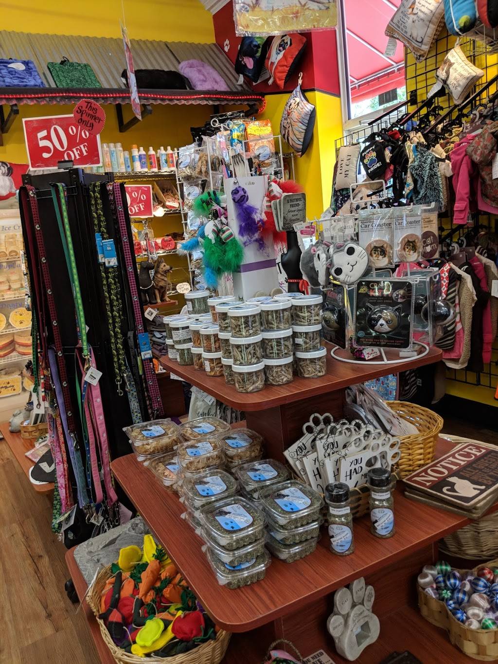 Codys On 4th | restaurant | 111 E 4th Ave, Mt Dora, FL 32757, USA | 3527358426 OR +1 352-735-8426