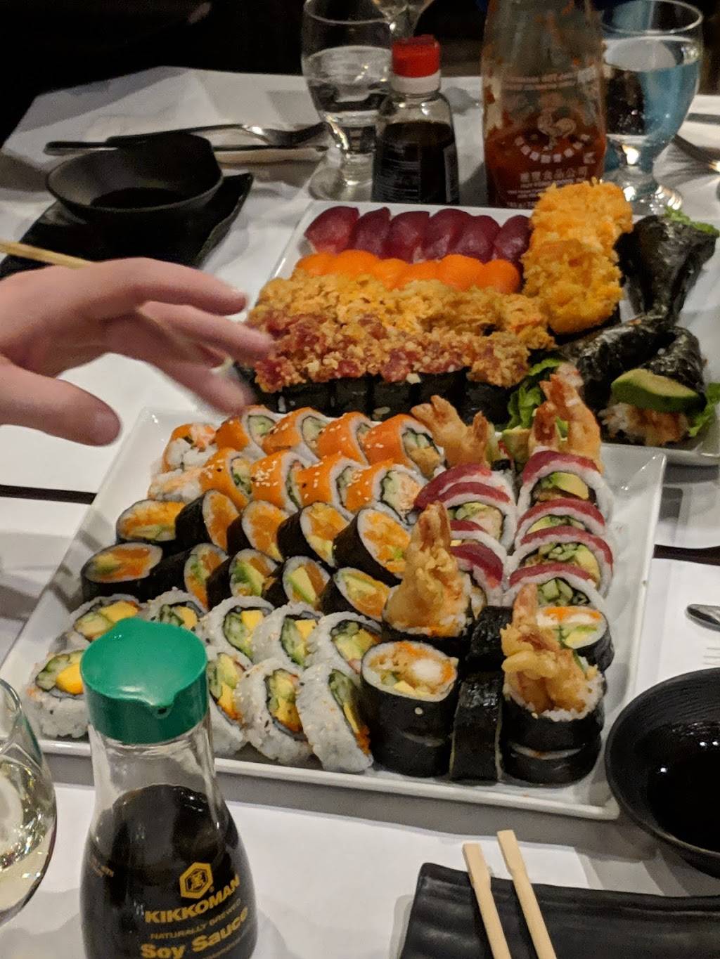 Les Bridés | restaurant | 10420 Rue Lajeunesse, Montréal, QC H3L 2E5, Canada | 5143838596 OR +1 514-383-8596