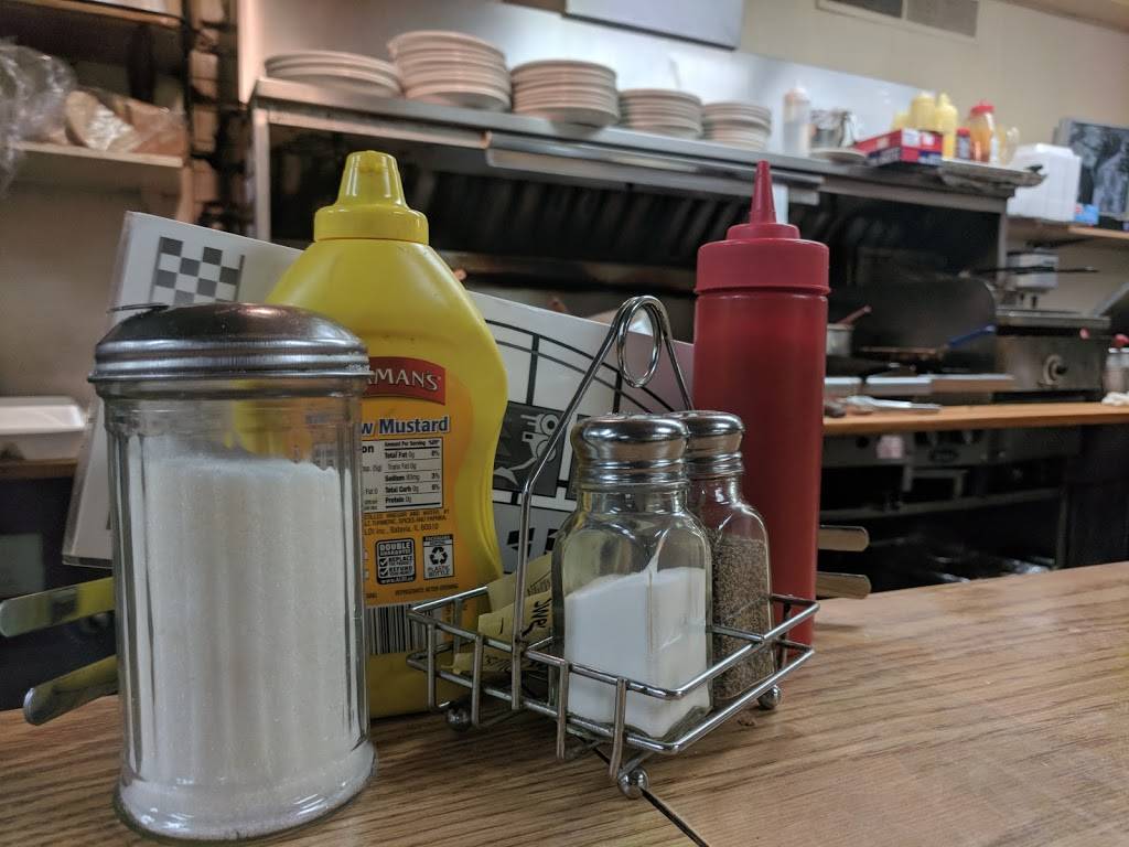 Main Gate Restaurant | restaurant | 3900 Orange Ave, Cleveland, OH 44115, USA | 2163915275 OR +1 216-391-5275