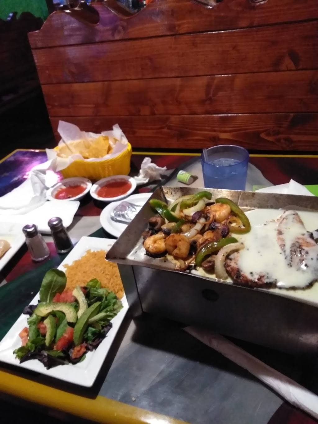 Las Fuentes Mexican Restaurant | restaurant | 680 N Hwy 67, Florissant, MO 63031, USA | 3148315057 OR +1 314-831-5057