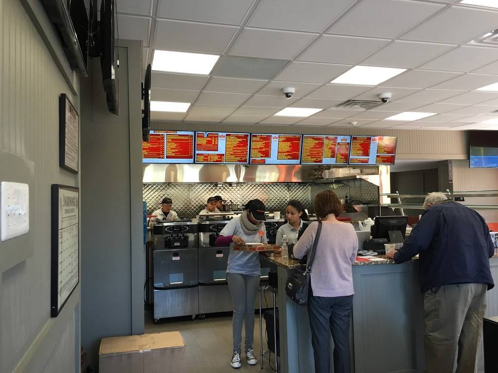 Crown Pizza & Grille | restaurant | 2 Elm St, Braintree, MA 02184, USA | 7818758227 OR +1 781-875-8227